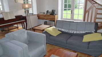 Svit - 2 sovrum | Vardagsrum | Platt-tv och dvd-spelare