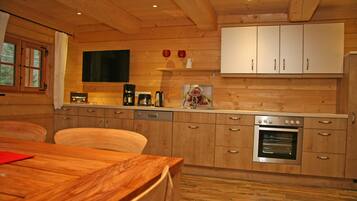 Apartemen Superior (Blockhaus) | Dapur pribadi | Lemari es besar, microwave, oven, dan kompor