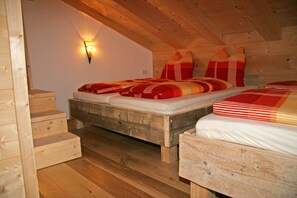 Superior Apartment (Blockhaus) | In-room safe, individually decorated, iron/ironing board, free WiFi - Haus Anni im Paradies (Kiefersfelden)