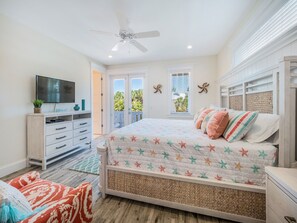 4 bedrooms, iron/ironing board, free WiFi, bed sheets - Home just steps to BEACH! Private pool and spa - Sign of the Mermaid (Anna Maria)