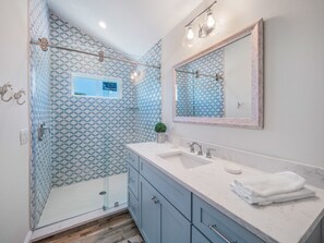 Hair dryer, towels - Home just steps to BEACH! Private pool and spa - Sign of the Mermaid (Anna Maria)