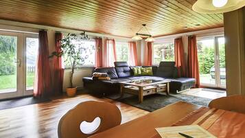 Deluxe Apartment, Ensuite, Mountain View | Interior detail