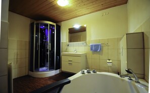 Appartement Deluxe, salle de bains attenante, vue montagne | Hammam