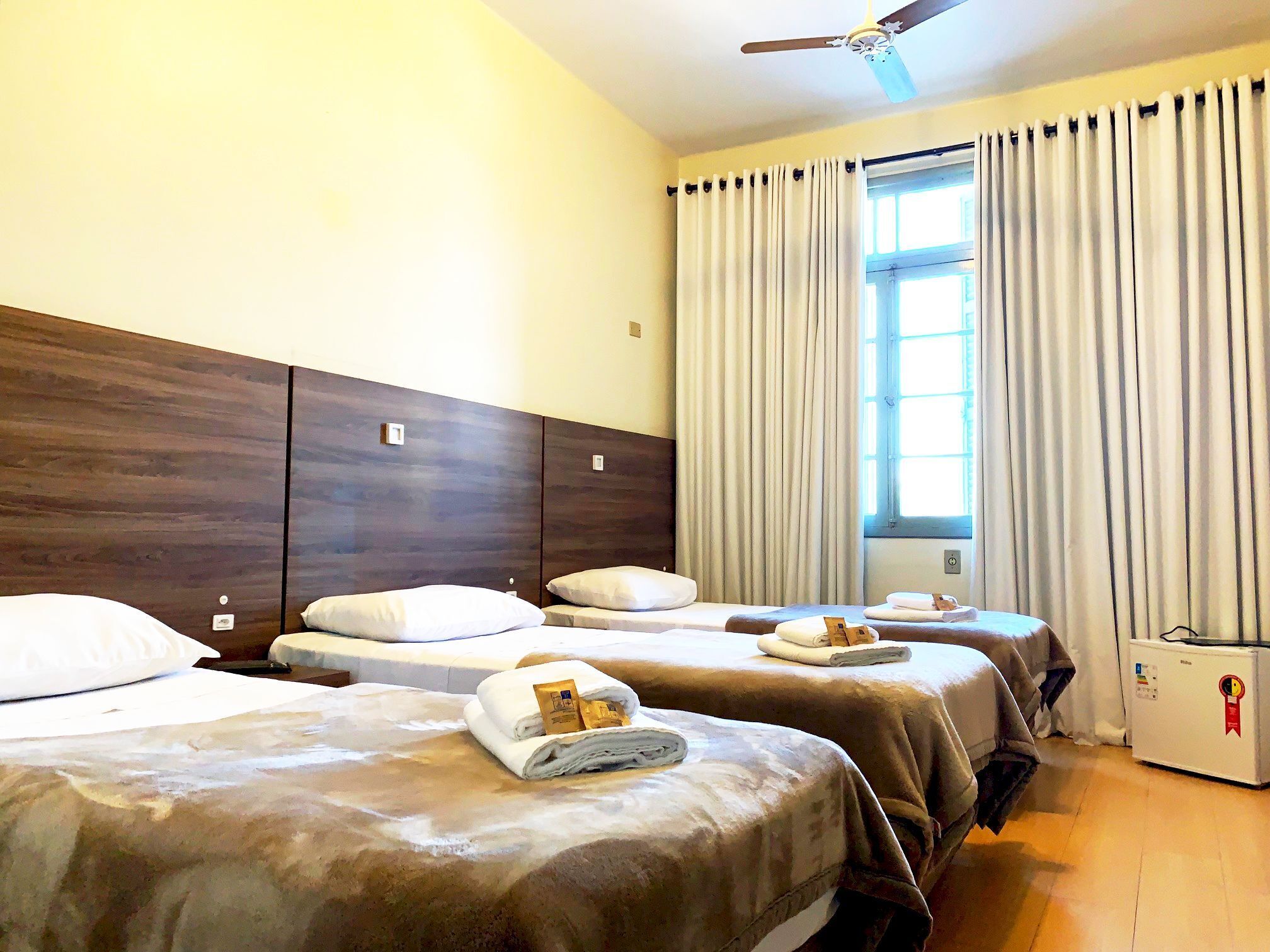 deluxe triple room, 2 bedrooms, air conditioning | desk, free wifi, bed sheets