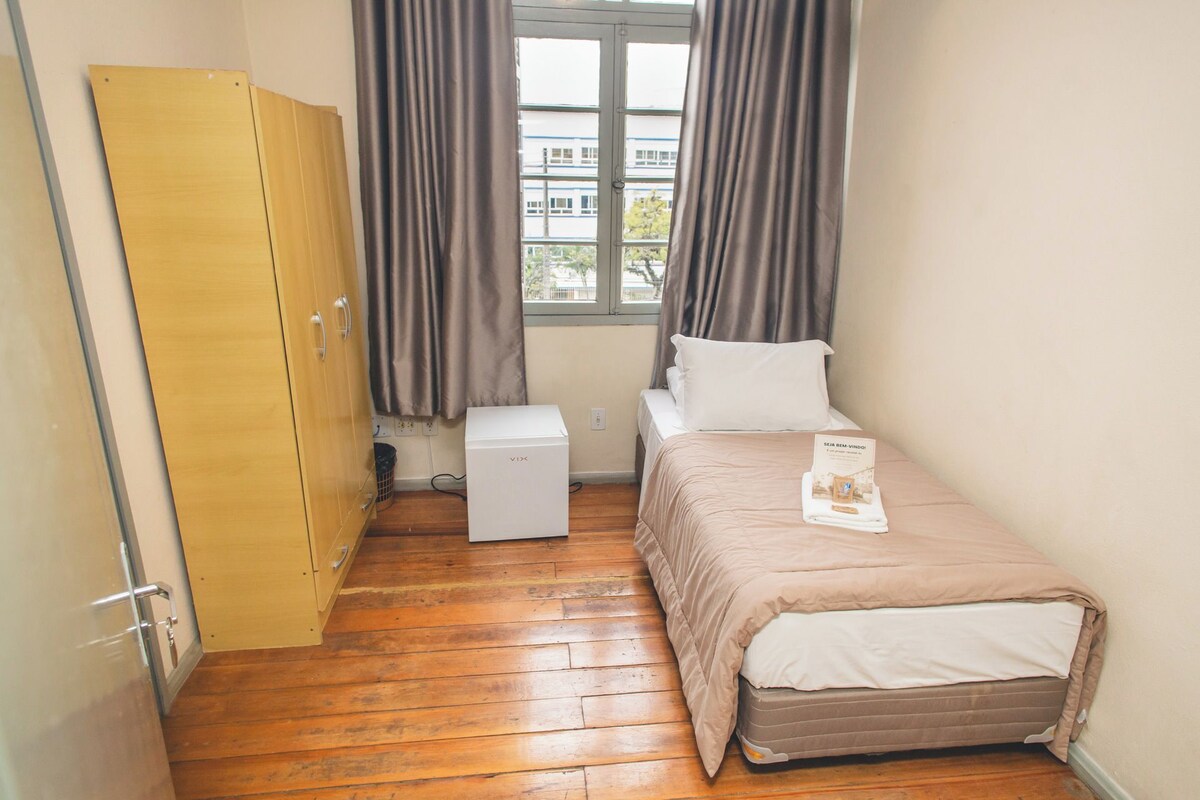 Chambre simple économique, 6 chambres | Bureau, lit de bébé (gratuit), accès au Wi-Fi (inclus), literie fournie