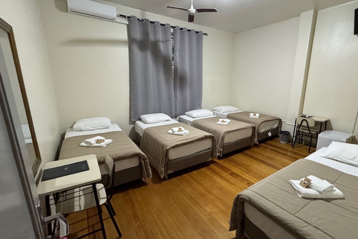 Escrivaninha, Wi-Fi de cortesia, roupa de cama