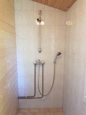 Economy Twin Room, 1 Bedroom | Bathroom shower - Miekkala Majoitus (Lappeenranta)