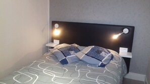 Dobbeltrom – basic, ikke-røyk | Individuelt dekorert, individuelt innredet og skrivebord