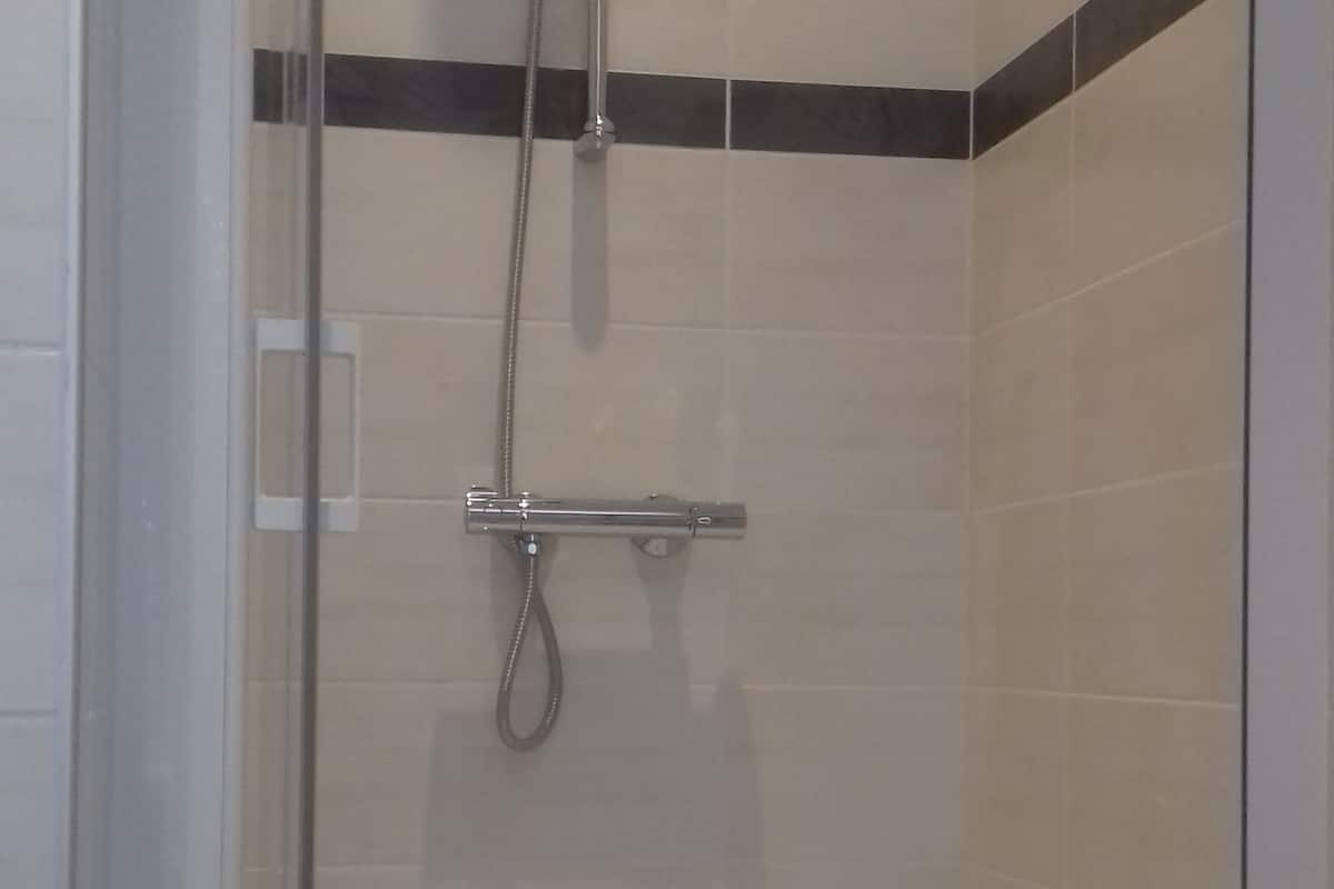 comfort double room, non smoking | bathroom shower