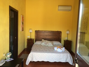 Bureau, rideaux occultants, Wi-Fi gratuit, draps fournis