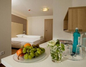 Minibar, desk, blackout curtains, iron/ironing board - Hotel & Restaurant Bakenhof (Münster)