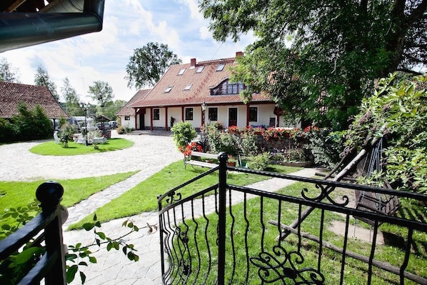 Front of property - Dworek Mazurski Lizer (Pozezdrze)