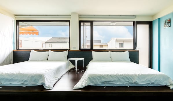 Familien-Vierbettzimmer, Balkon | 1 Schlafzimmer, hochwertige Bettwaren, Schreibtisch