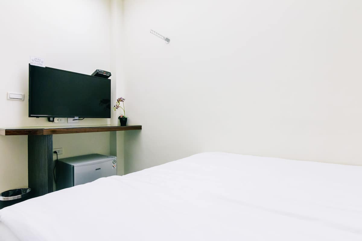 1 bedroom, premium bedding, desk, blackout curtains