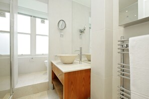 公寓, 3 間臥室 ((67) Hill Street 2) | 浴室 | 免費盥洗用品、吹風機、毛巾