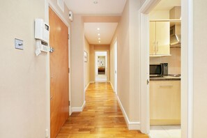 Hallway - Mayfair - Hyde Park Apartments (London)