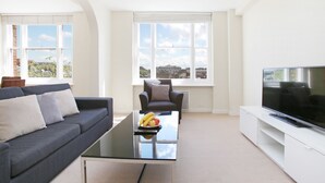 Apartment, 2 Bedrooms ((48) Hill Street 1) | Living room | Flat-screen TV - Mayfair - Hyde Park Apartments (London)