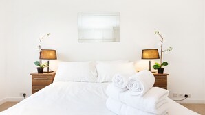 Apartment, 2 Bedrooms ((136) Hill Street 4) | Iron/ironing board, WiFi (free), bed sheets - Mayfair - Hyde Park Apartments (London)
