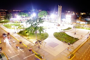 Suite Junior, 1 grand lit, vue sur le parc | Vue de la chambre