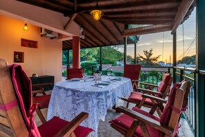 Terrace/patio - Skopelos Country House Diamantis & Chrisi (Skopelos)
