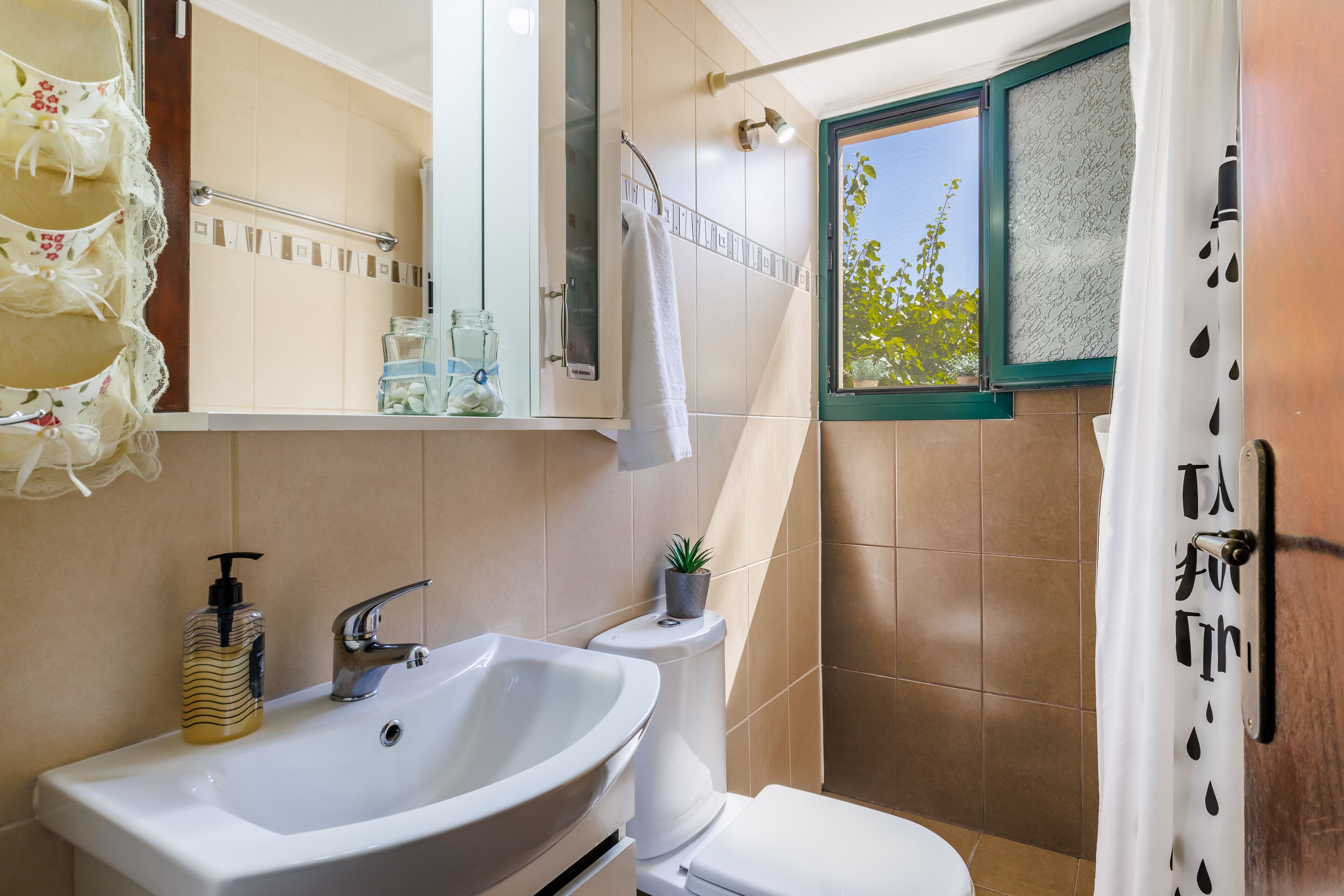 Family Villa, Partial Sea View | Bathroom | Shower, rainfall showerhead, eco-friendly toiletries, hair dryer