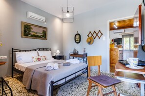 2 bedrooms, Frette Italian sheets, individually decorated, desk - Skopelos Country House Diamantis & Chrisi (Skopelos)