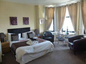 Soundproofing, iron/ironing board, free WiFi, bed sheets - The Carlton Holiday Apartments (Bridlington)