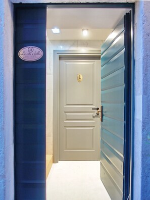Interior entrance - La Vita e Bella II (Dubrovnik)