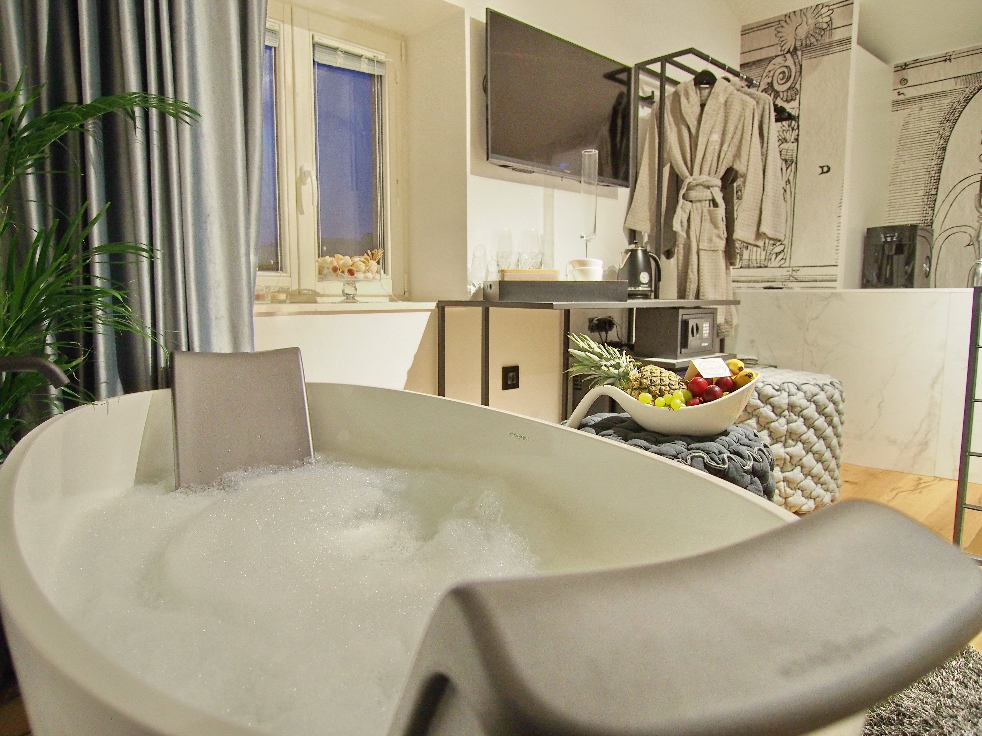 Romantic Double Room, City View | Premium bedding, in-room safe, individually decorated