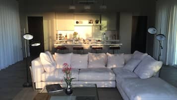 Family Villa, 2 Bedrooms, 2 Bathrooms, Ocean View | Living room | Flat-screen TV