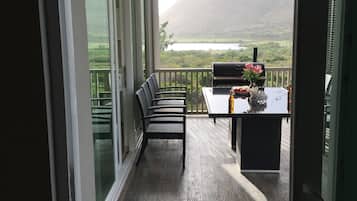 Family Villa, 2 Bedrooms, 2 Bathrooms, Ocean View | Teres/patio