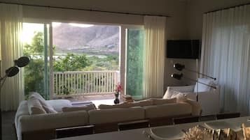 Family Villa, 2 Bedrooms, 2 Bathrooms, Ocean View | Living room | Flat-screen TV