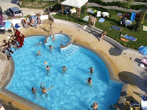 Piscina a l'aire lliure de temporada
