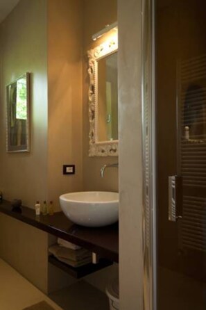Shower, free toiletries, hair dryer, bidet - Bocca di Bacco (San Pietro in Cariano)