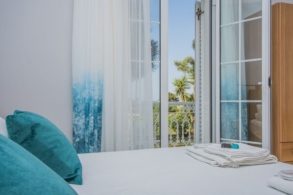 Standard Apartment (Pablo Boutique) | Desk, soundproofing, iron/ironing board, free WiFi - Porto Giardino Apartments (Zakynthos)