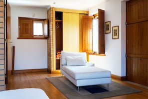 Individually furnished, free cots/infant beds, free WiFi