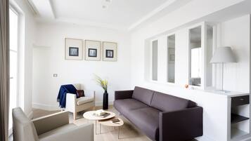 Suite (Tabernolles) | Minibar, individually decorated, individually furnished, desk