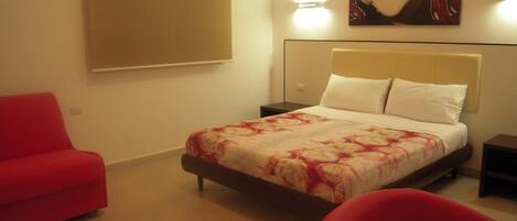 Camera tripla | Una cassaforte in camera, una scrivania, Wi-Fi gratuito, lenzuola