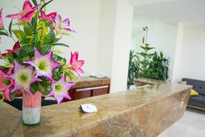 Quầy tiếp tân