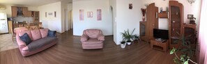 Apartament de luxe, 2 dormitoris | Sala d'estar | Televisor LCD