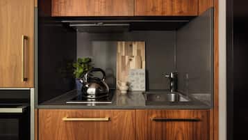 Apartment | Eigene Küche | Großer Kühlschrank, Mikrowelle, Herdplatte, Geschirrspüler