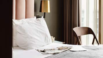 Small Studio | Cortinas blackout, insonorización y tabla de planchar con plancha