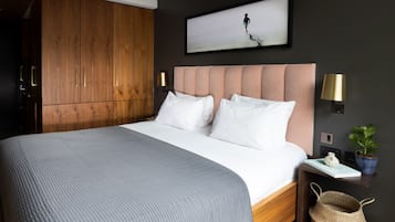 Small Studio | Área de sala de estar | Televisión de pantalla plana