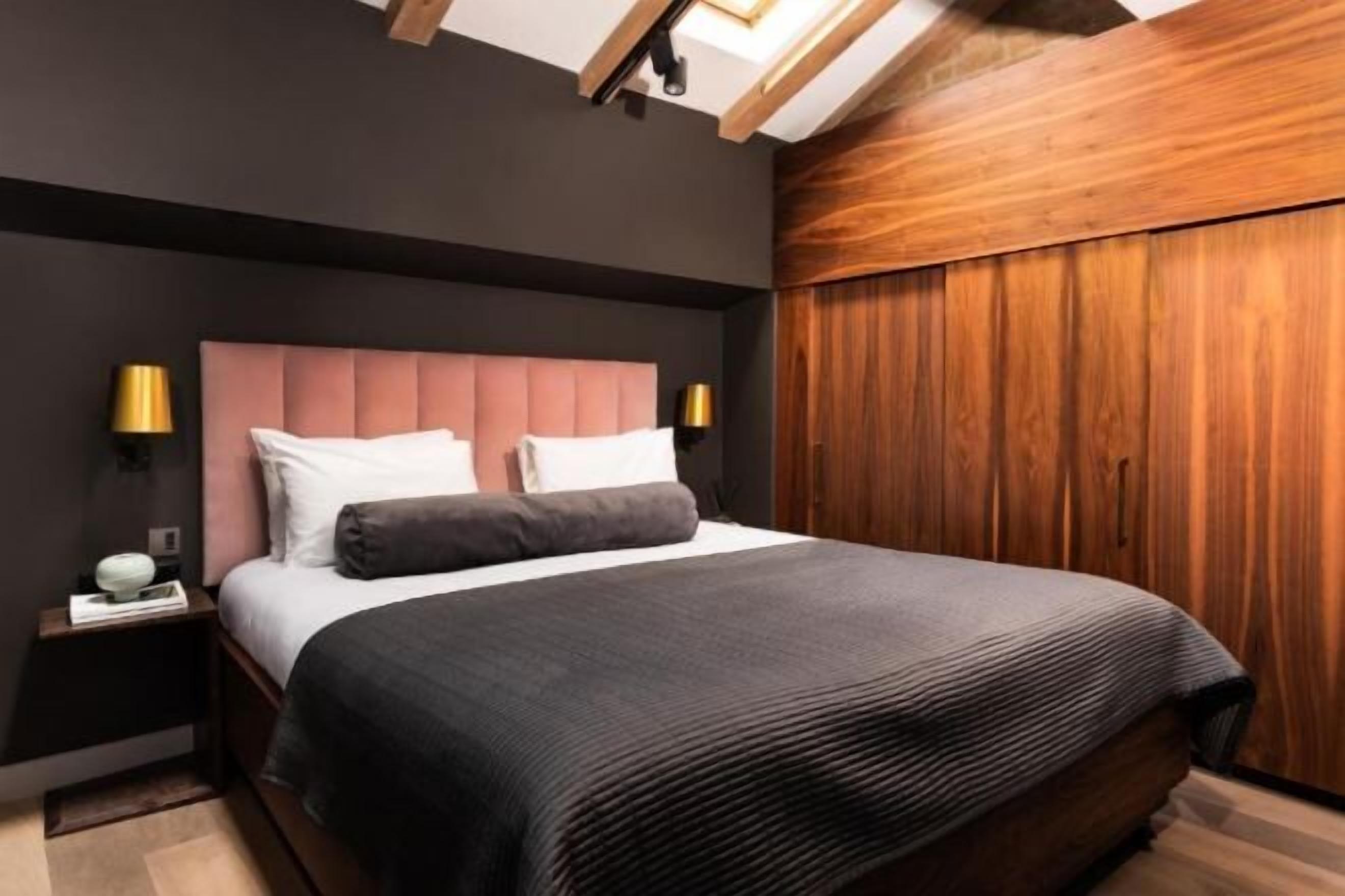 高档床上用品、特色装修、特色家居、笔记本电脑工作区