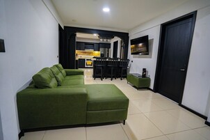 Perhetalo, 3 makuuhuonetta | Oleskelualue | 32–tuumainen äly-TV, jossa digitaalikanavat