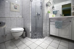 Shower - Das Kleine Hotel (Bispingen)