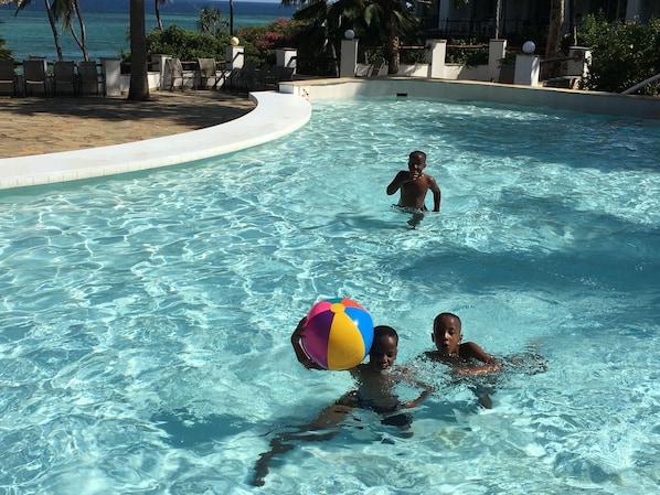 Outdoor pool - Kivuli Villas (Diani Beach)