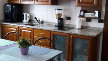 Café da manhã com pratos da culinária local grátis todos os dias