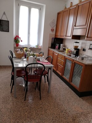 Petit déjeuner composé de spécialités régionales compris tous les jours