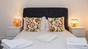 Room - Superior 2 bedroom Apartments (London)